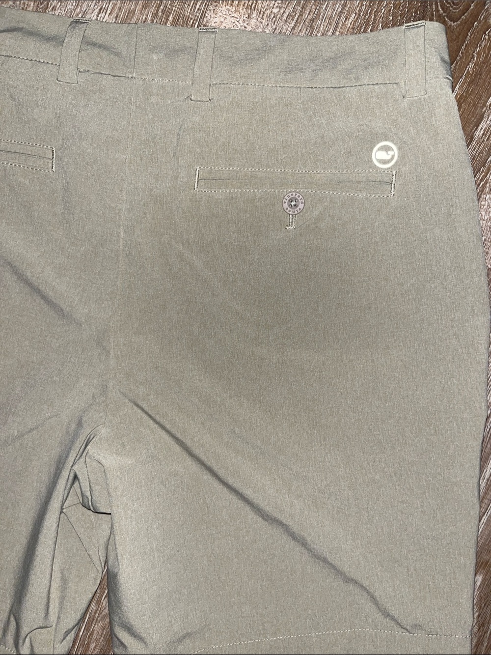 Khaki vineyard vines breaker shorts no flaws excellent condition